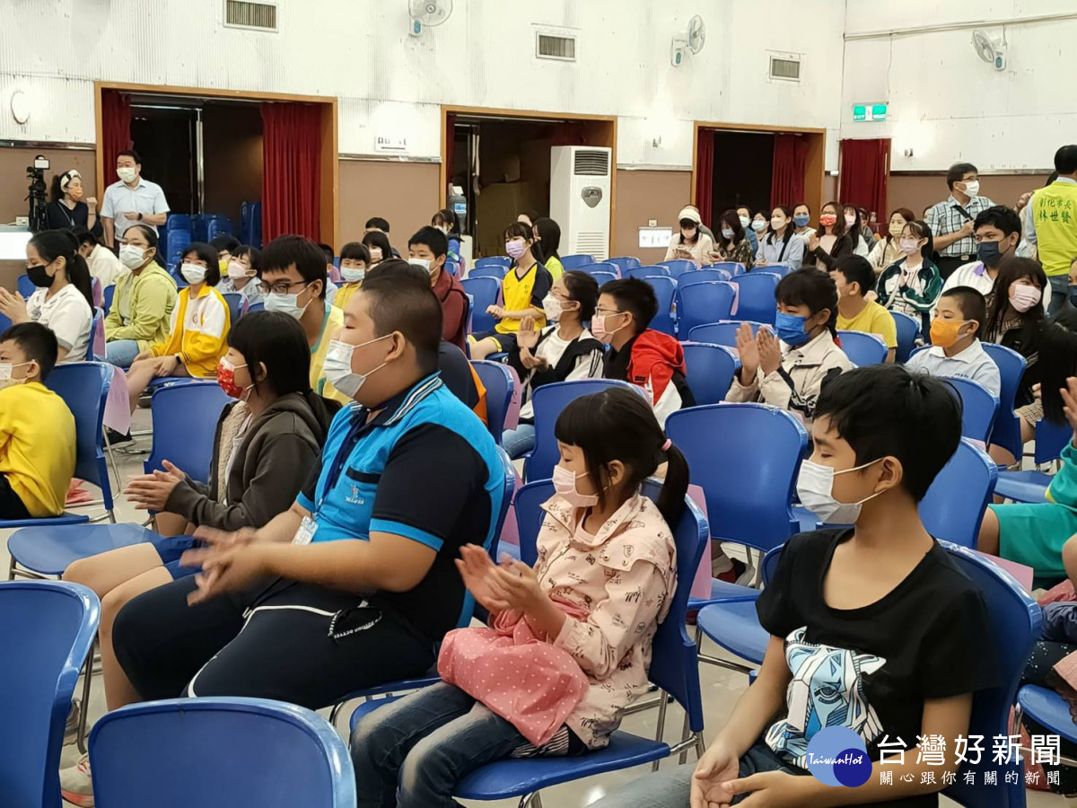 彰化市公所率先開辦新住民子女五育學習進步獎學金。圖/記者鄧富珍攝