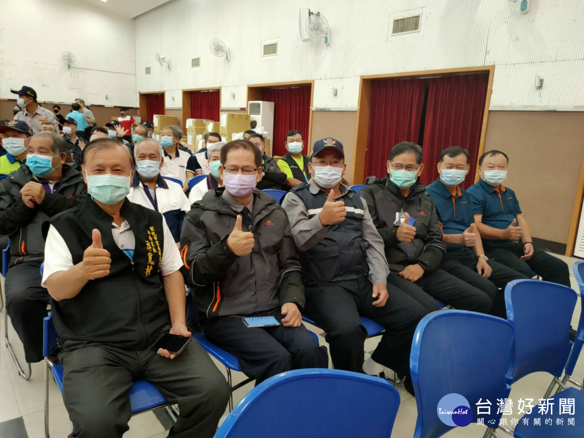 彰化市頒發社區守望相助隊裝備補助款及獎勵金。圖/記者鄧富珍攝