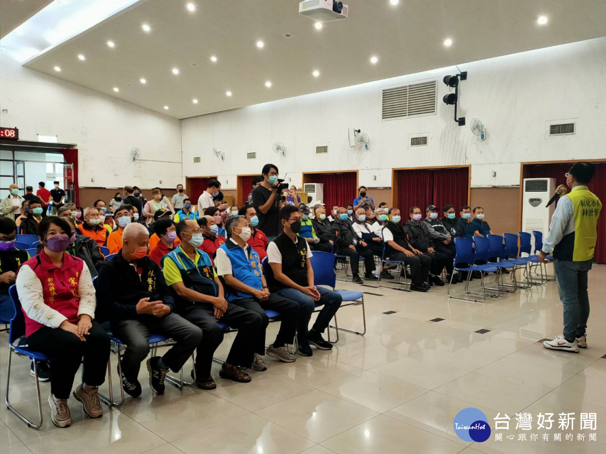 彰化市頒發社區守望相助隊裝備補助款及獎勵金。圖/記者鄧富珍攝