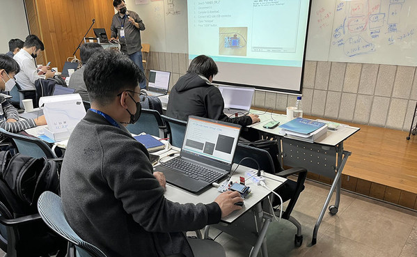 2022 AT32 MCU實作課程 2022 AT32 MCU實作課程
