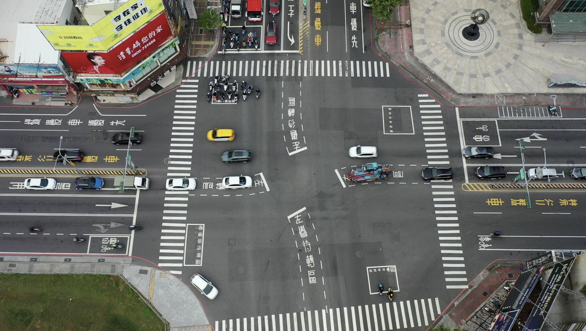 改善台南市區交通 停車位、公車、捷運三箭齊發 10 黃偉哲上任後積極改善市區交通