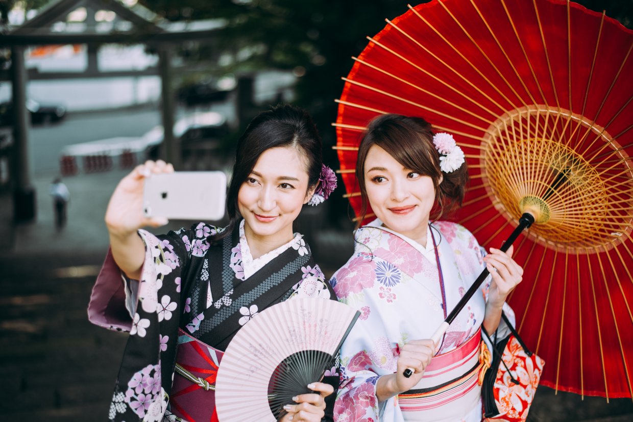 Two,Japanese,Girls,Wearing,Kimonos,Traditional,Clothes,,Lifestyle,Moments