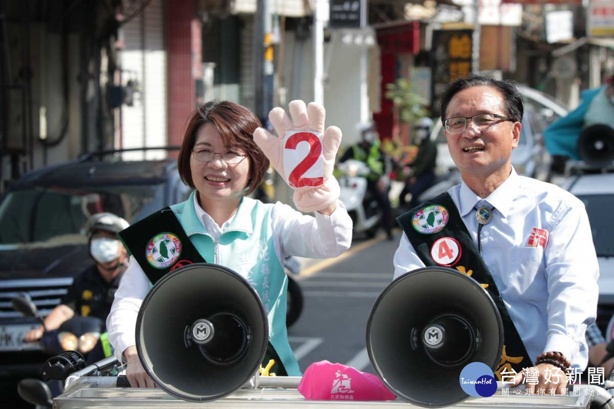 彰化縣長選舉抽籤,黃秀芳抽到2號。圖/黃秀芳競選總部提供