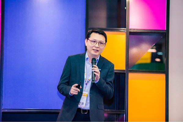攜程集團董事總經理兼(國際市場)副總裁蔡文軒在ITB Asia發表演講 攜程集團董事總經理兼(國際市場)副總裁蔡文軒在ITB Asia發表演講