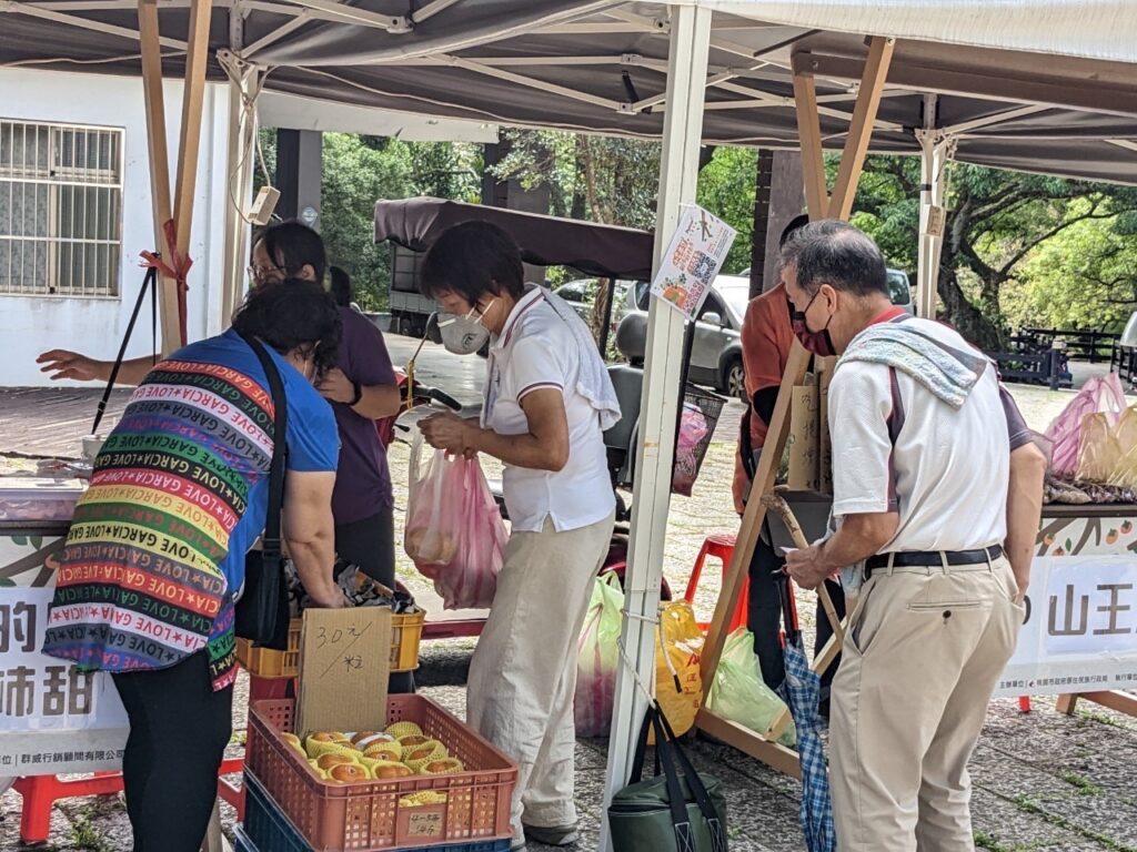桃園市政府原住民族行政局特別於復興區觀光勝地─角板山行館園區內辦理Pyasan小農市集