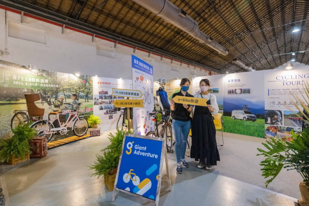 捷安特旅行社以獨家E+Bike「電動輔助自行車」行程,讓自行車旅遊不僅落實低碳更變得簡單好玩。