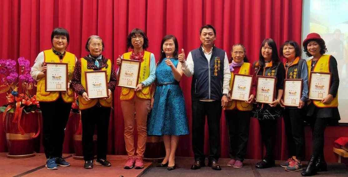 ▲中警局婦幼志工隊獲獎之績優志工人員 (圖/台中市警察局 提供)