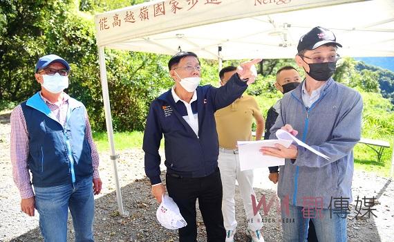 南投縣長林明溱視察 仁愛鄉屯原產業道路改善情形