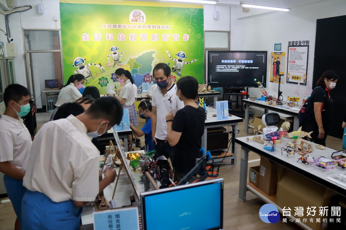 各科技中心與服務區學校應邀展成果。(記者扶小萍攝)
