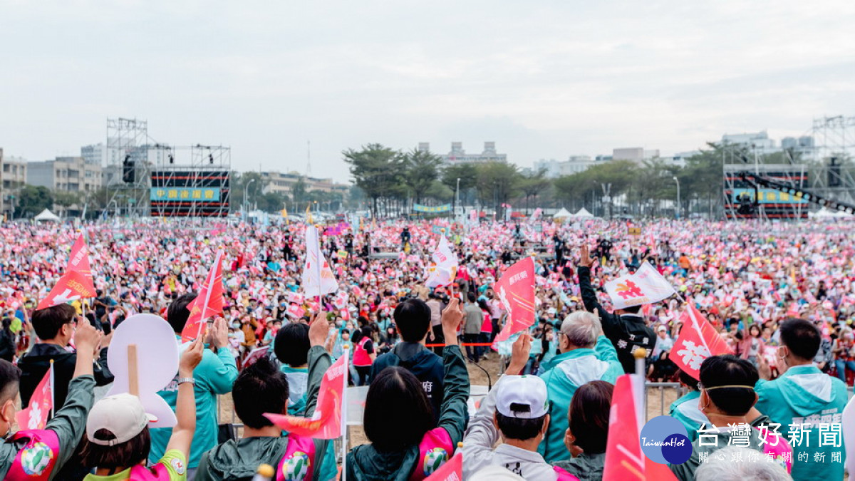 ▲陳其邁今競選總部成立,現場湧進5萬名支持民眾。(圖/記者 許高祥 翻攝)