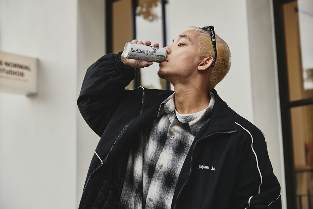 在日韓大受歡迎的Red Bull Winter Edition白桃風味,今年度首度登台,絕對是今年冬天的必喝飲品-