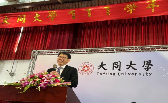 研發第一套即時疫情監測系統 崔富強獲頒大同大學傑出校友
