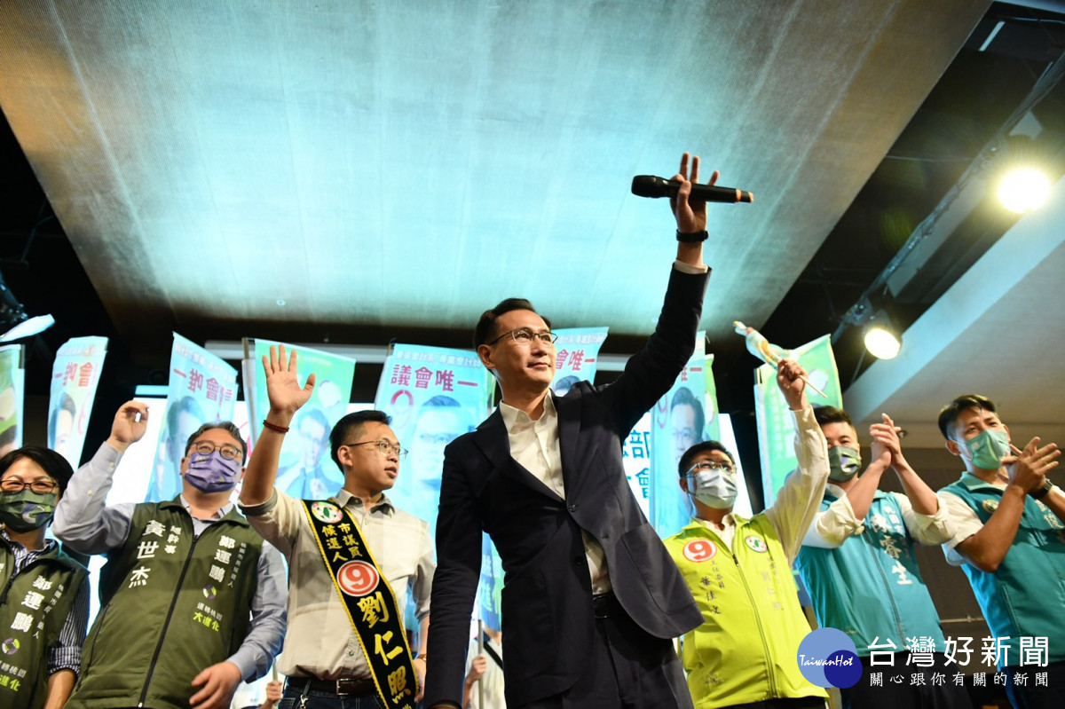 桃園市長候選人鄭運鵬與桃園市長鄭文燦先後參加桃園市議員舉辦的競選總部與後援會成立大會。<br /><br /> <br /><br /> 