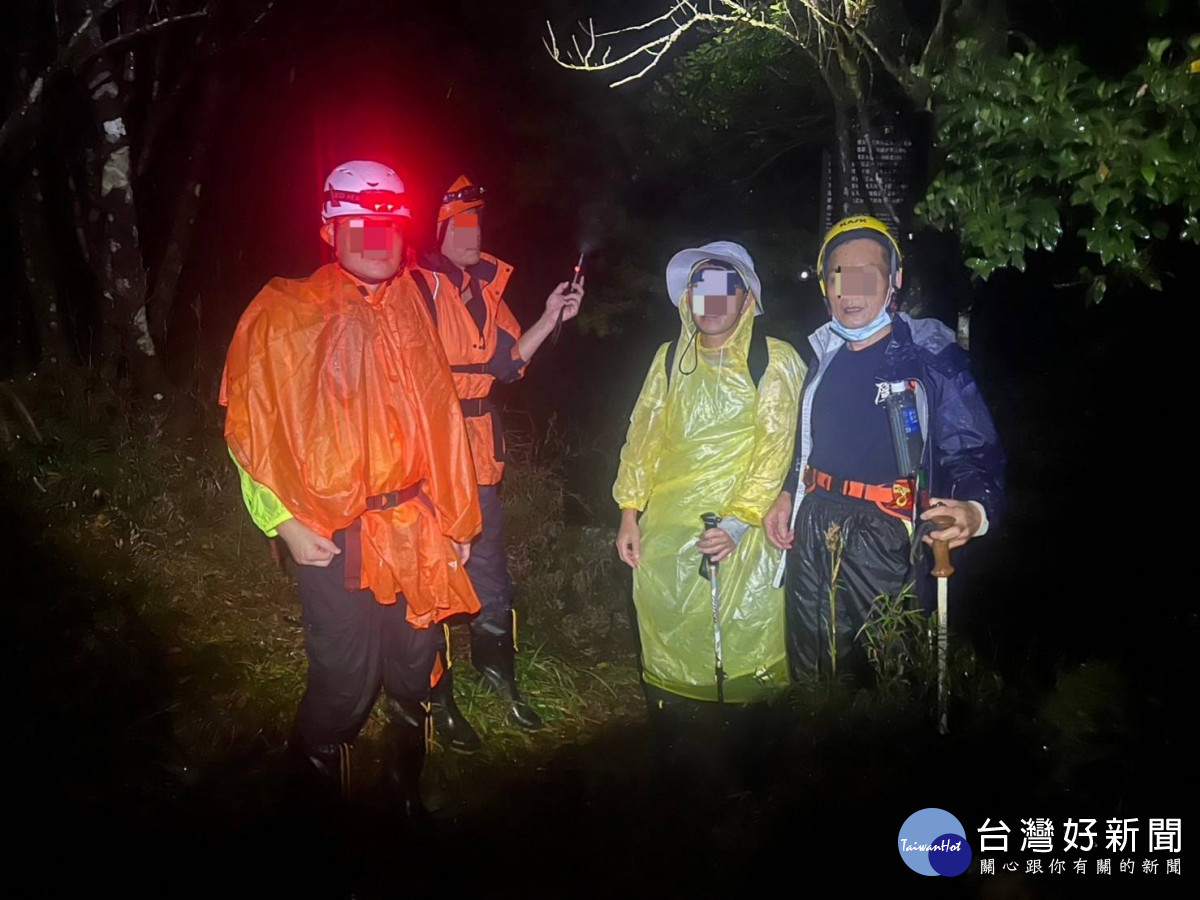 男子獨攀北插天山受困，警、消連夜搜救。