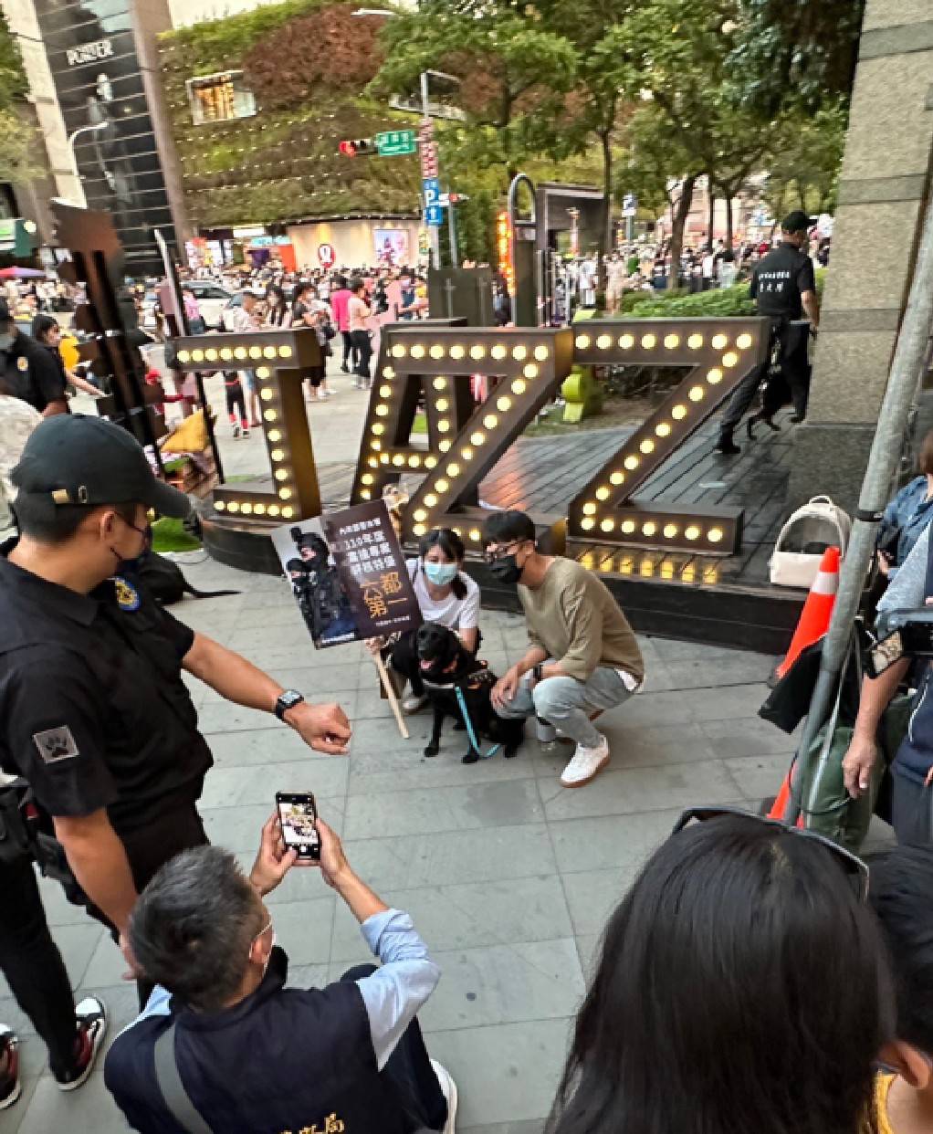 ▲中市爵士音樂節，刑警大隊於市民廣場舉辦警犬快閃犯罪預防宣導活動     (圖/台中市警察局 提供)