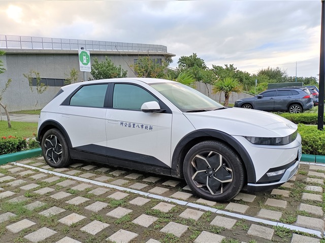 八里區公所為新北第1個採購電動車.jpg