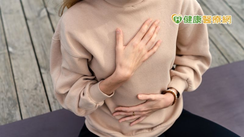 調整呼吸就能改善身體僵硬？　日本醫師傳授橫膈膜、肋骨運動