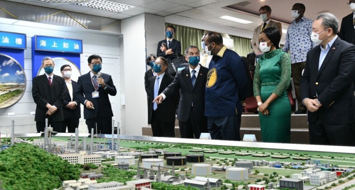 史瓦帝尼國王恩史瓦帝三世率代表團參訪中油桃園煉油廠 促進兩國在能源領域之合作與發展