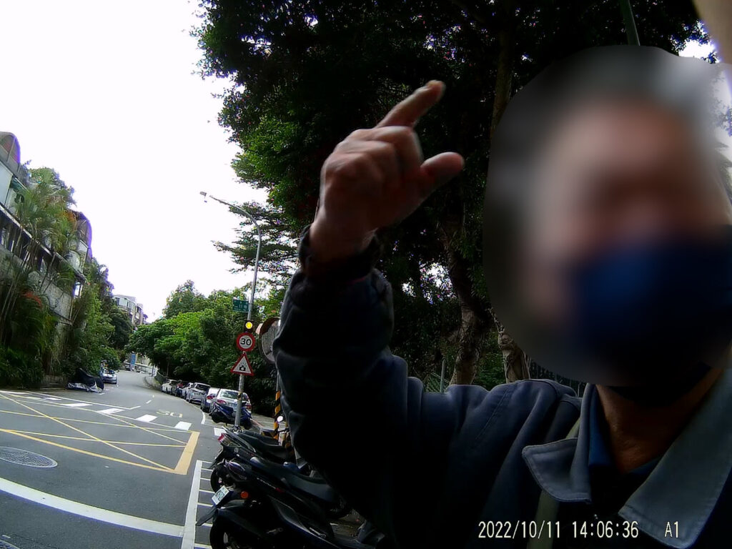 黃民因擔憂車輛遭拆解變賣而焦急不已