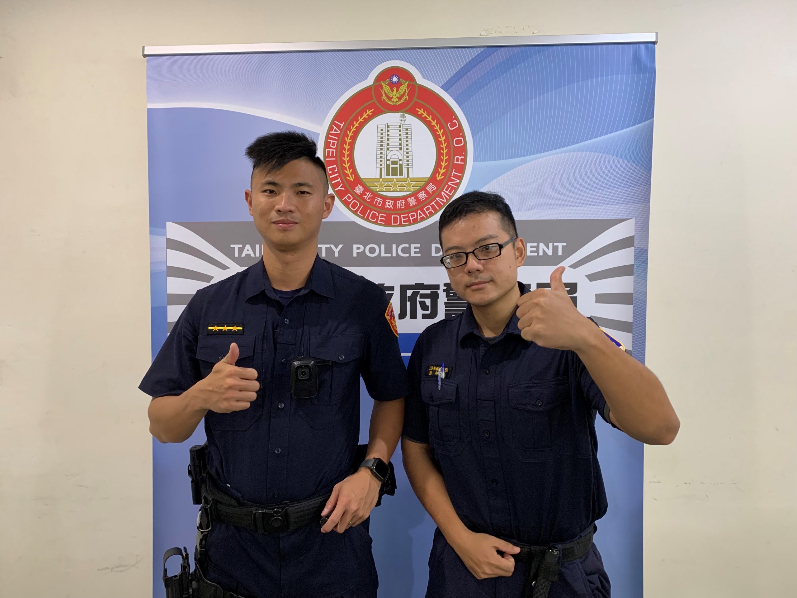 圖:警員李易軒(左)、實習生張相果(右)
