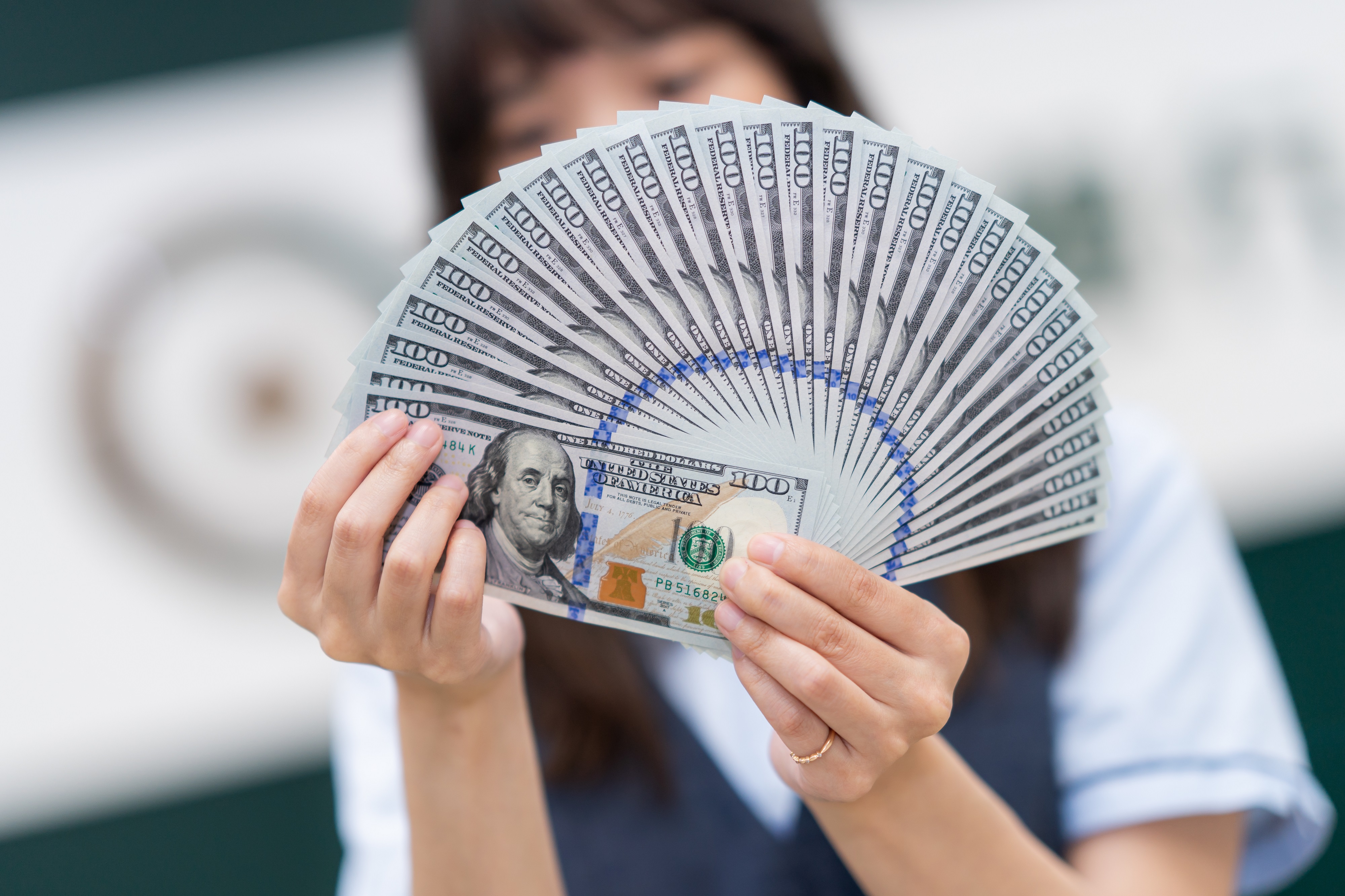 100 美元就能定存！王道銀推六個月期美元4% 定存優惠新戶另享3.2% 活存優惠｜財經