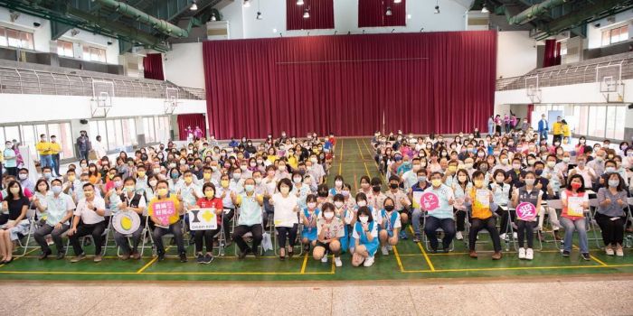 黃敏惠表揚111年度學校志工、導護老師與愛心商店