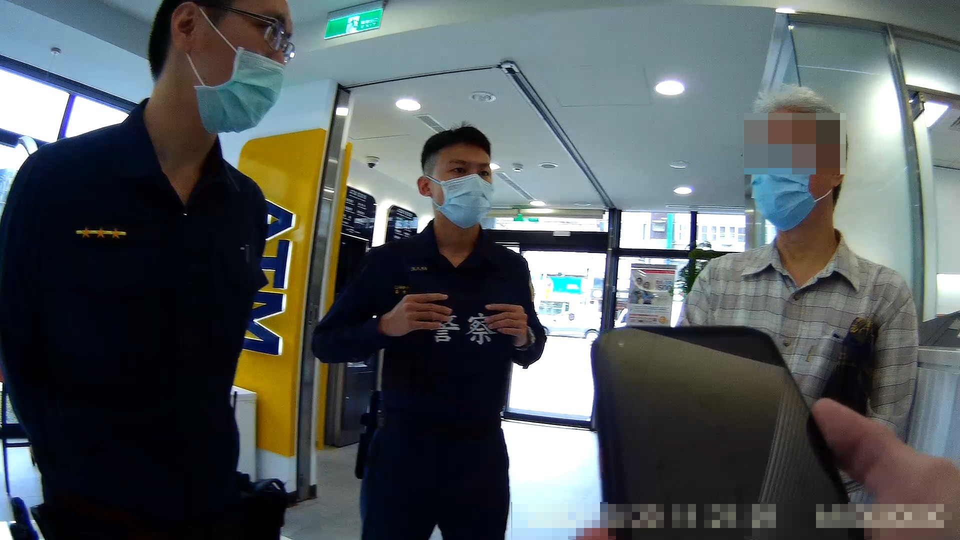 圖片說明:臺中市政府警察局第二分局日前成功阻詐保住7旬翁30萬老本。(記者林㤈輝翻攝)