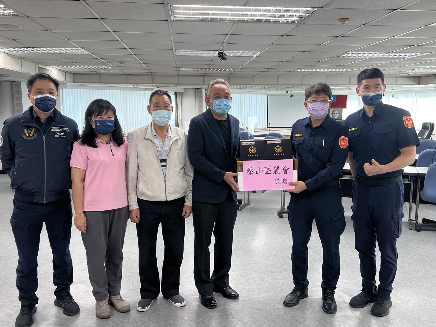 強化員警執勤裝備與安全 泰山農會暖贈高品質密錄器