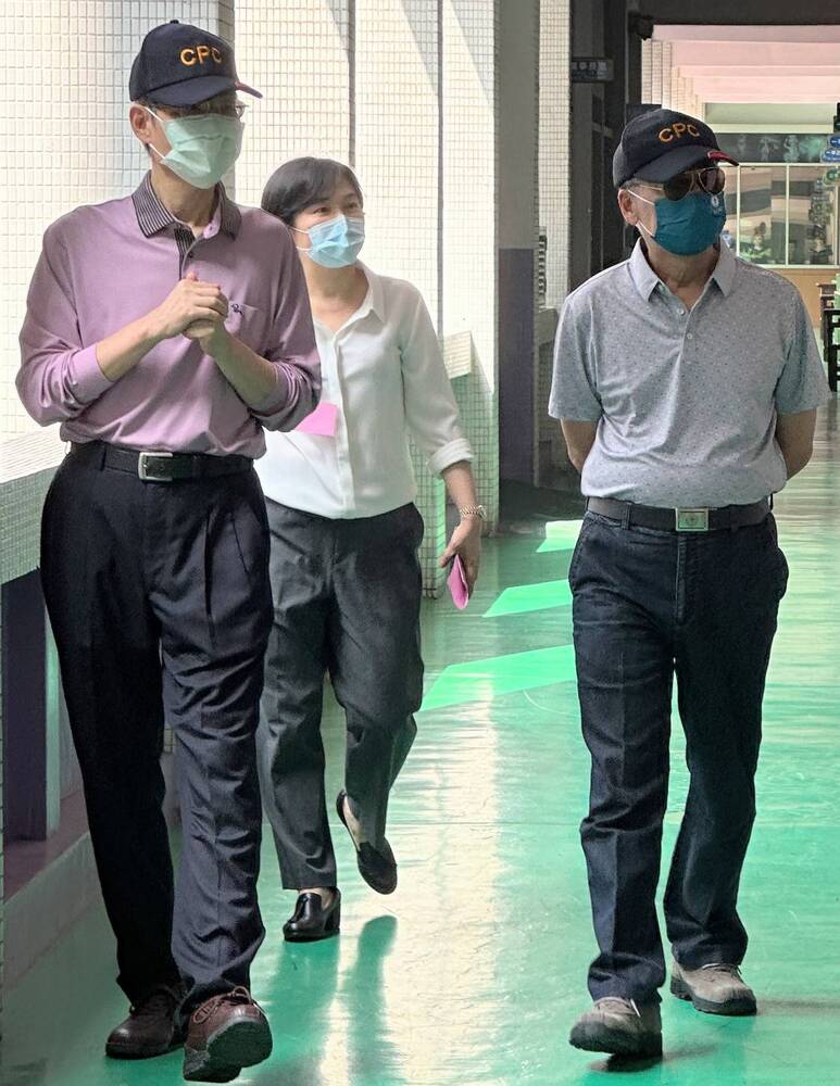 漾新聞|國營事業招考職員 中油董事長李順欽巡視高雄考場籲勿舞弊