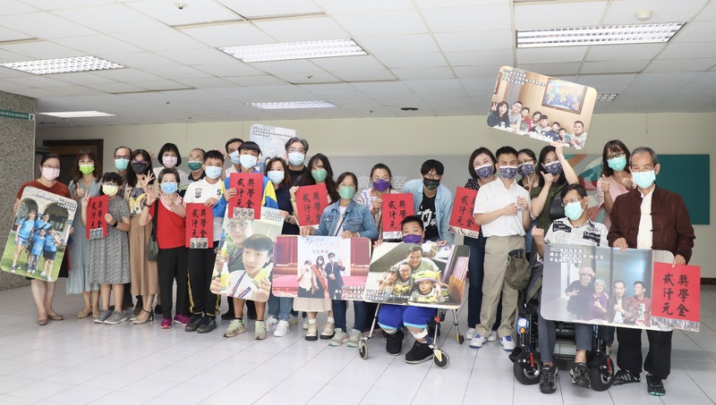 漾新聞|陳其邁獎勵7位總統教育獎學生 表揚處逆境奮戰不懈精神