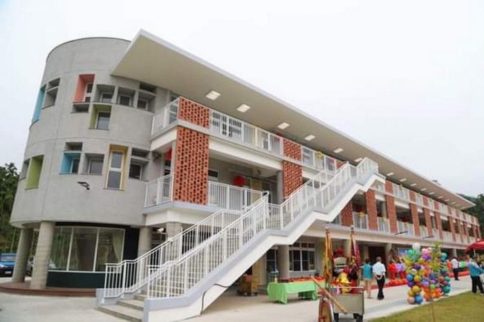 嘉縣中山國小新建校舍遭批落漆 公共工程品質不良 縣府要包商改善缺失