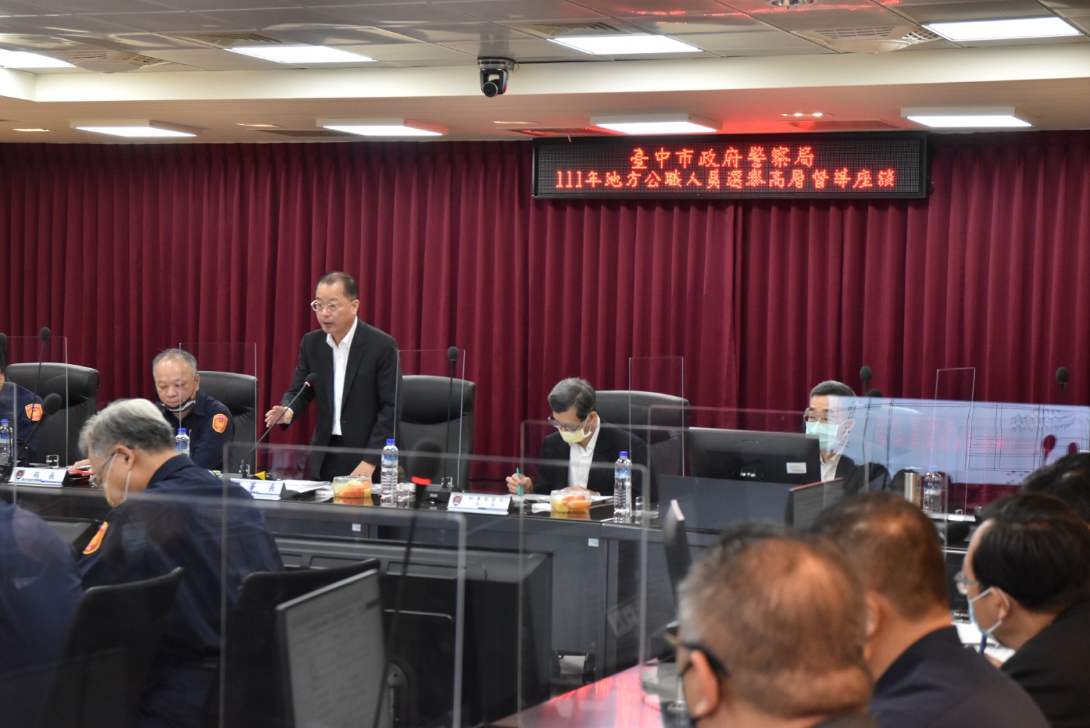 圖片說明:距離年底選舉投票日還有31天,警政署長黃明昭於今)日上午前往臺中市政府警察局訪視,聽取中市警局查賄制暴及選舉安全維護工作簡報。(記者謝榮浤翻攝)