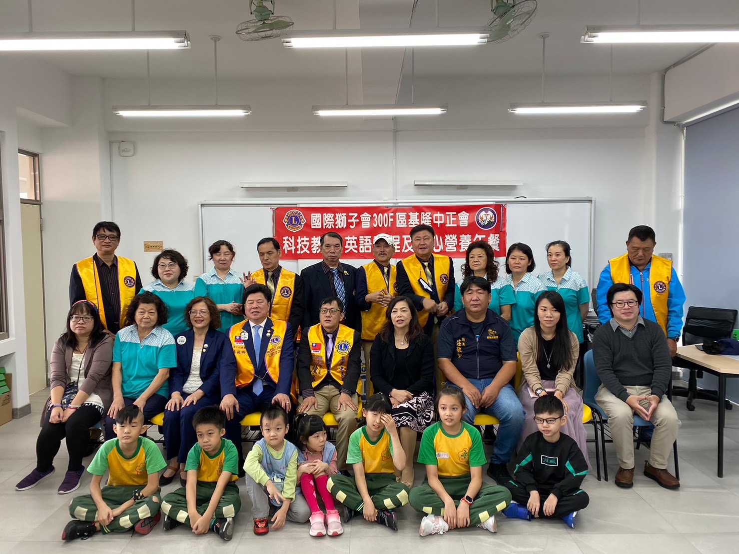 中和國小爭取資源助學生強化科技和美語