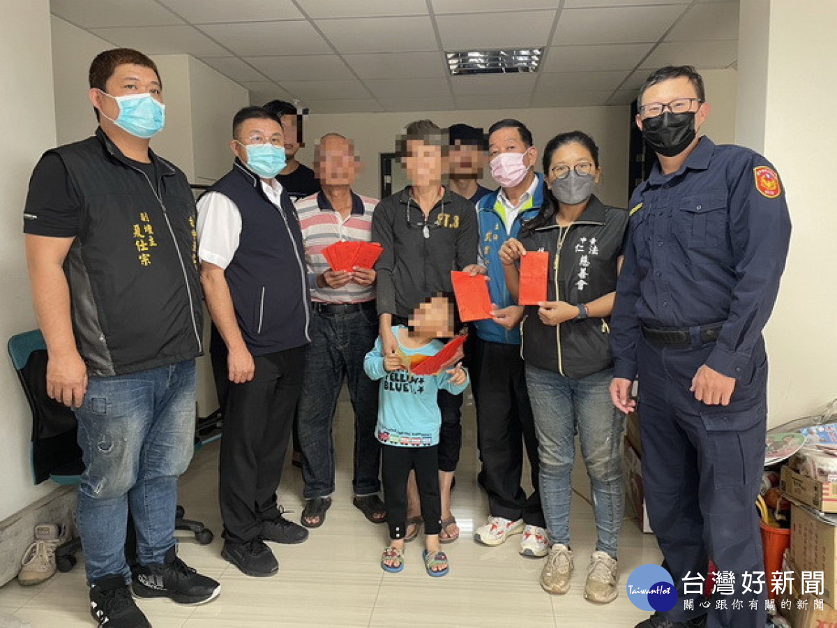 警長和企業濟貧。林重鎣