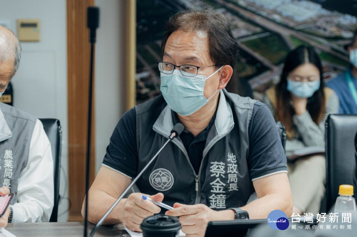 地政局長蔡金鐘補充說明。<br /><br /> <br /><br />