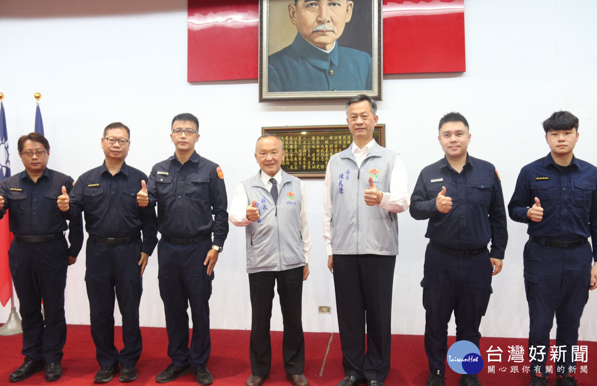 徐耀昌為晉陞警官授階　表揚破案有功人員
