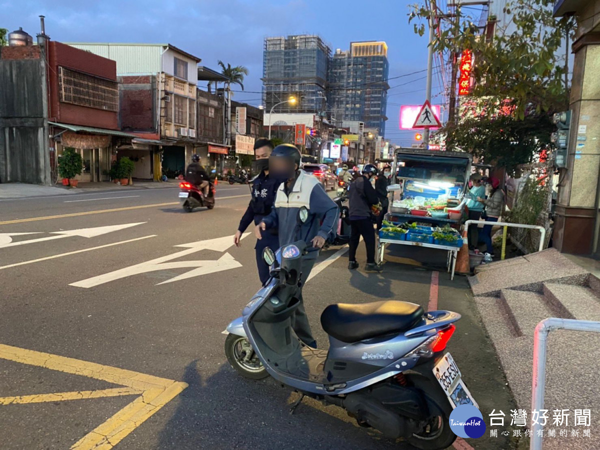 失智老翁迷途4小時，繞行30公里被警尋獲。