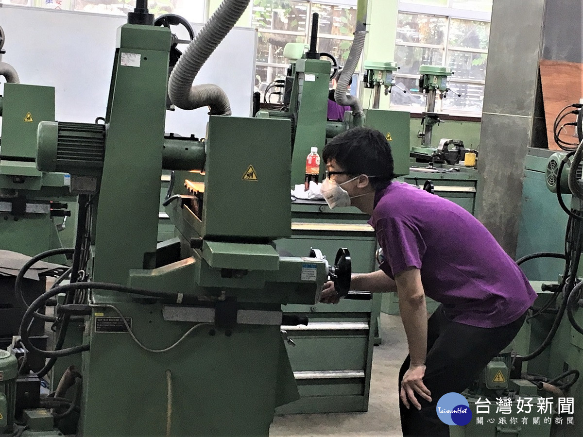 八年級生沒機械相關背景 透過勞動學苑專業職訓成功開創新職涯