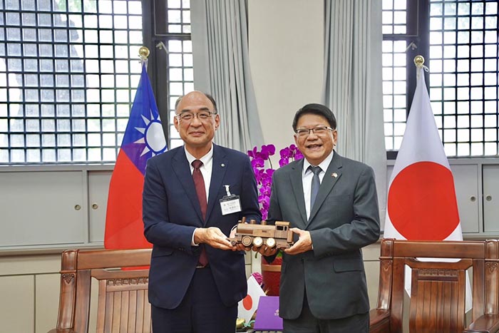 熱血屏東送暖日本北海道旭川市 旭川副市長訪屏東縣長潘孟安 台日巧克力會友相見歡