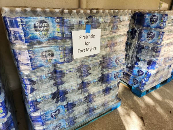 （Firstrade provides supplies to communities in Florida, USA）