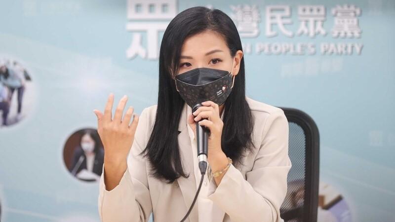 高虹安今早舉行臨時記者會,指資策會說她違法兼職是烏龍指控。中央社