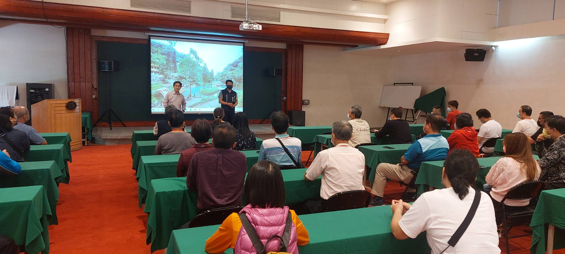 新北市產業總工會訂於111年10月26-27日，假烏來雲仙樂園辦理勞工教育訓練。與會來賓有新北市各工會理事長