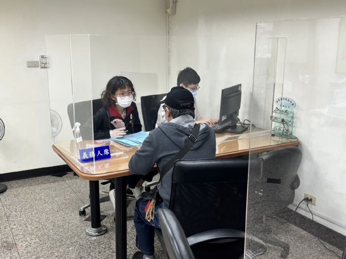 單親爸工傷後遺症無力負擔健保費等 桃園分署給予寬緩執行