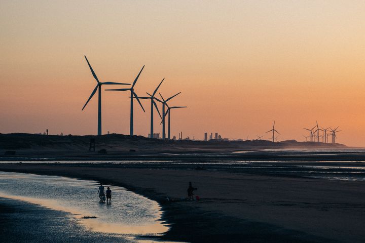 桃園竹圍漁港夕陽西下,多層次美景成為攝影師的最愛。 圖:桃園市政府觀光旅遊局/提供