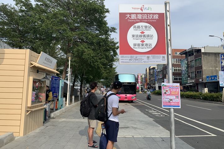 搭台灣好行-大鵬灣琉球線,暢遊大鵬灣拿好禮。 圖:大鵬灣國家風景區管理處/提供