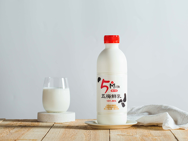 五梅鮮乳不添加人工乳化劑及消泡劑,成分無調整,滋味自然鮮甜,更有人說勝過日本進口鮮奶