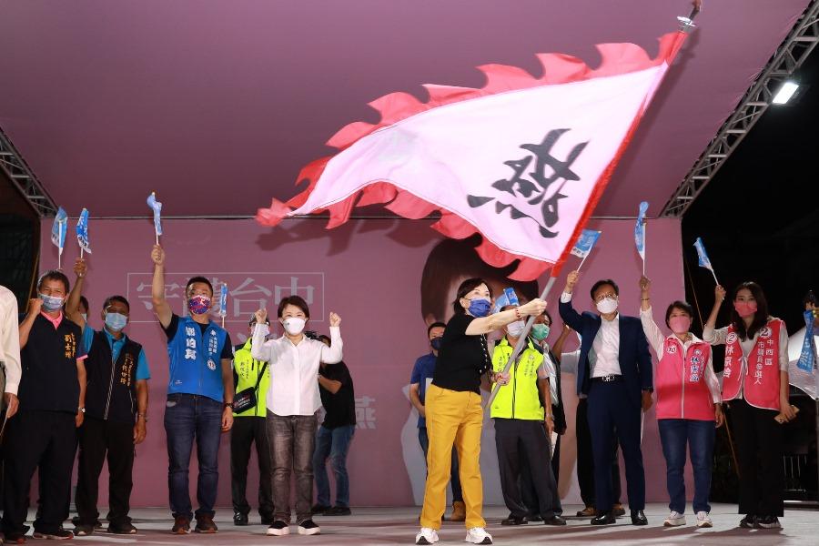 旅居台中的彰化同鄉會與台中計程車業者27日在盧秀燕競選總部辦後援會成立大會。(圖/盧秀燕景選總部)