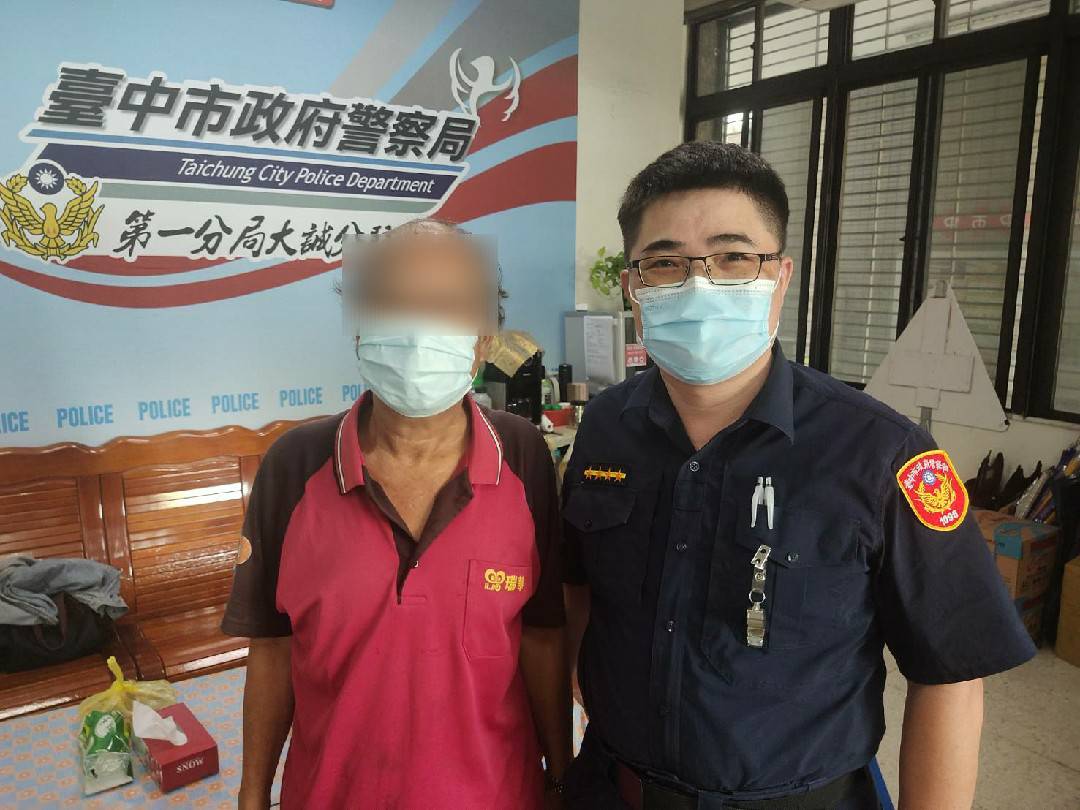 ▲何姓老翁訪友,隔日卻找不到所騎乘的電動自行車,硬著頭皮向警方求援 (圖/台中市警察局 提供)