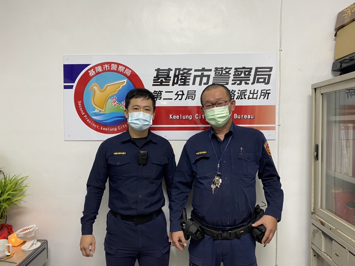 圖:和一路派出所警員鄭旭翔(左)、龔恩宗(右)。