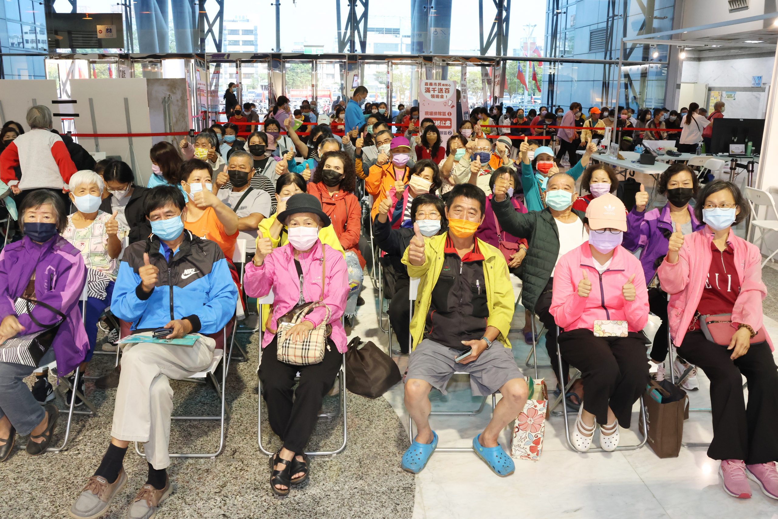 圖片說明 : 滿千送百活動服務不斷提升,讓在地店家和市民都超有感。(市府提供)